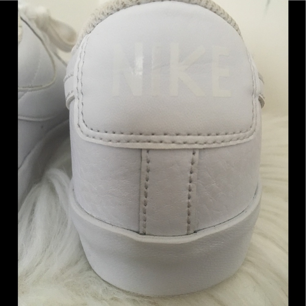 🆕 UNISEX LEATHER NIKE SNEAKERS 🆕 - Picture 9 of 13
